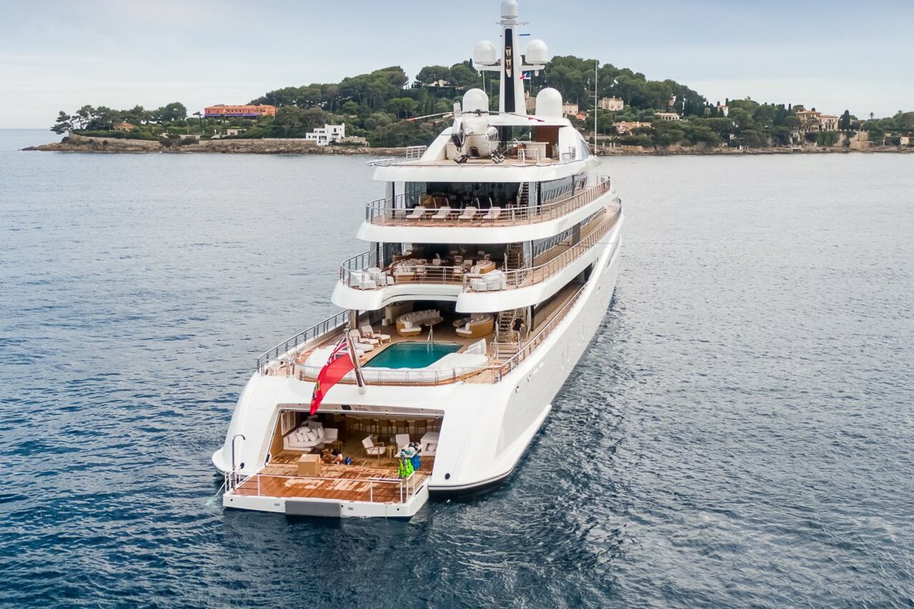 luxury yacht owners list