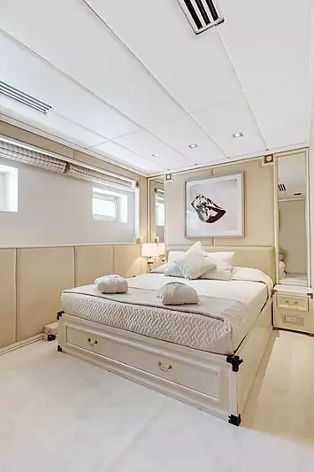 yacht Adamas II (Itoto) intérieur 