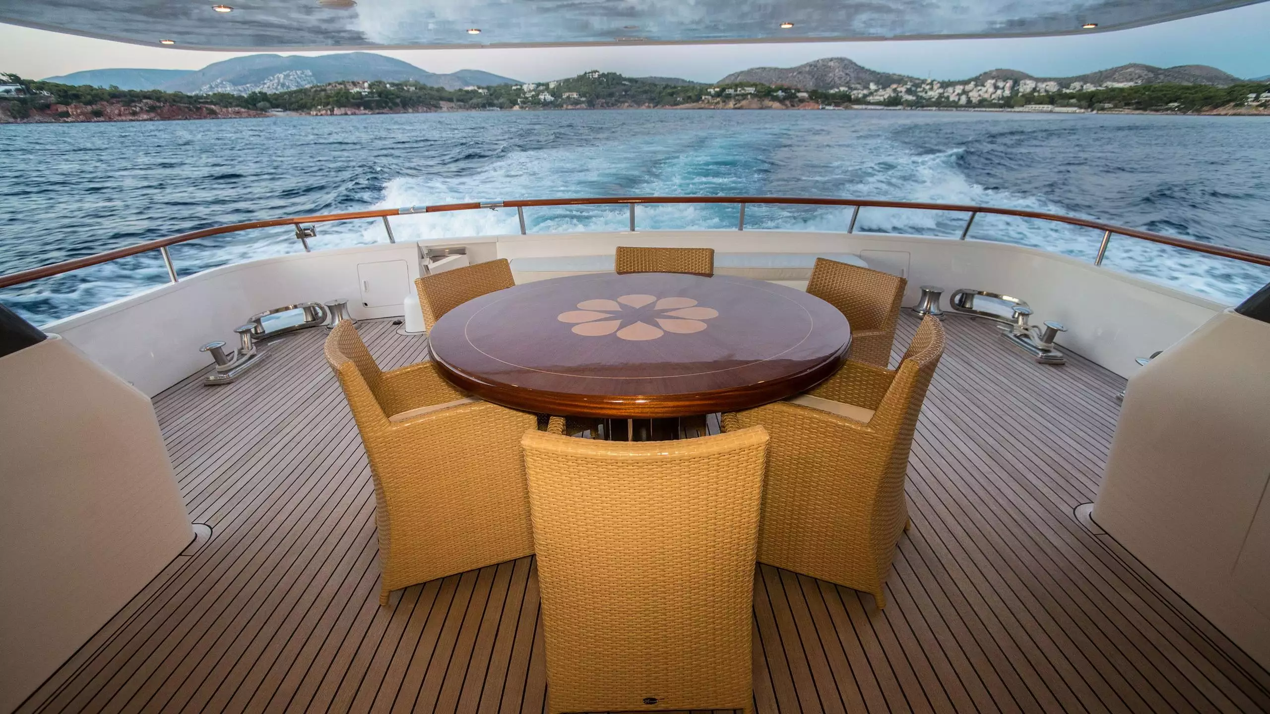 yacht Adamas III interior