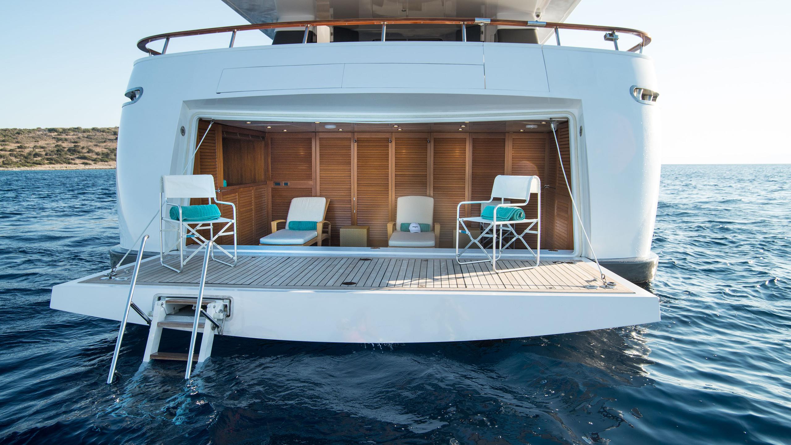 yacht Adamas III interior