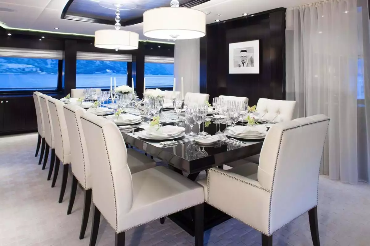 yacht Carpe Diem interior