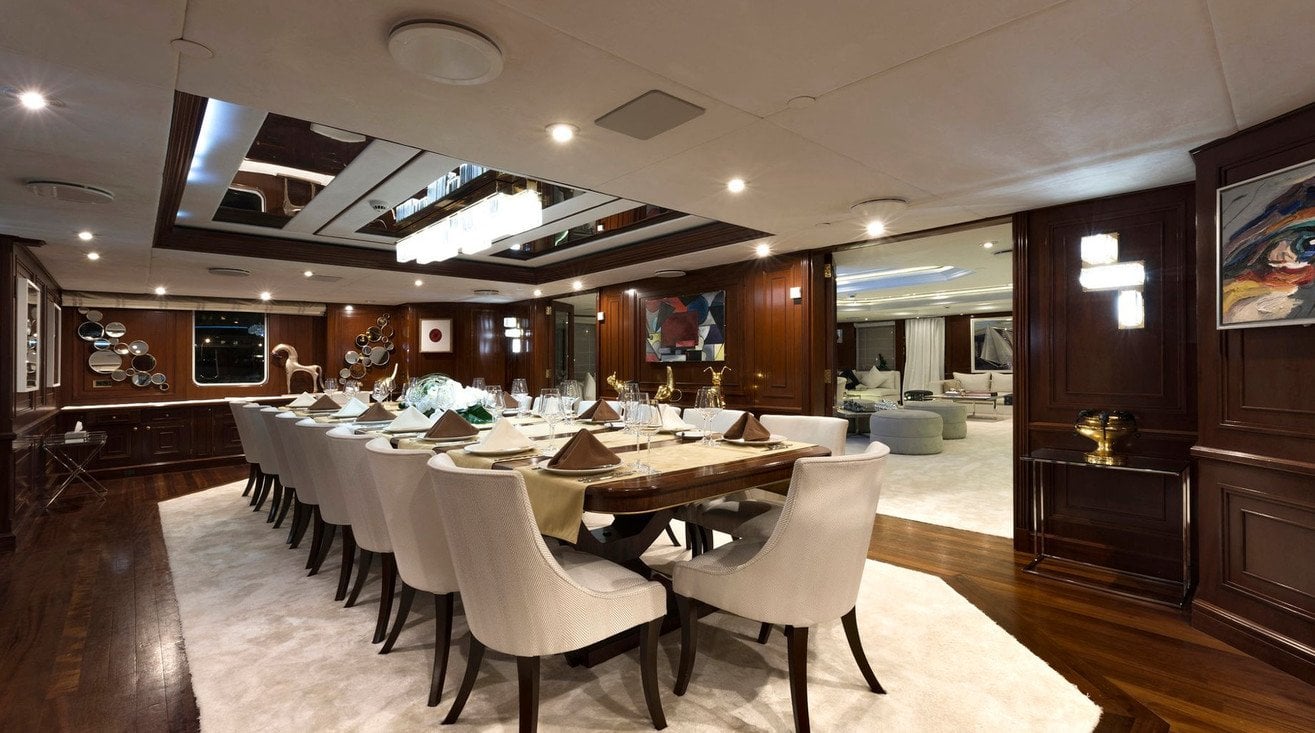 yacht Chakra interior