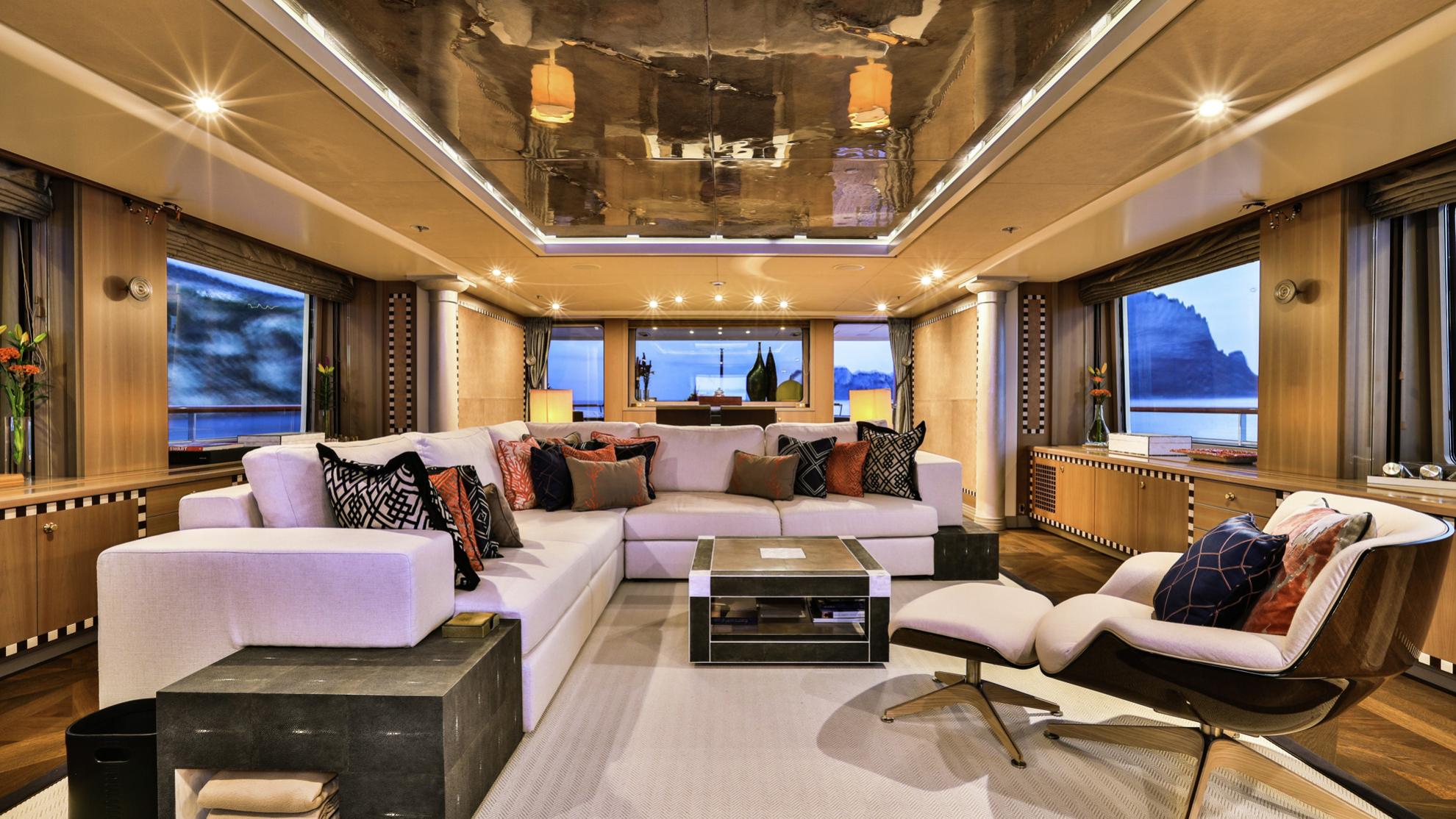 yacht Deniki interior