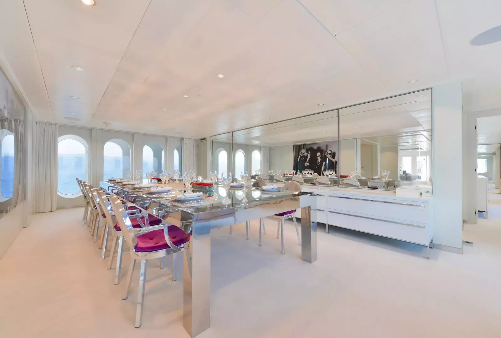 interior do iate IDOL