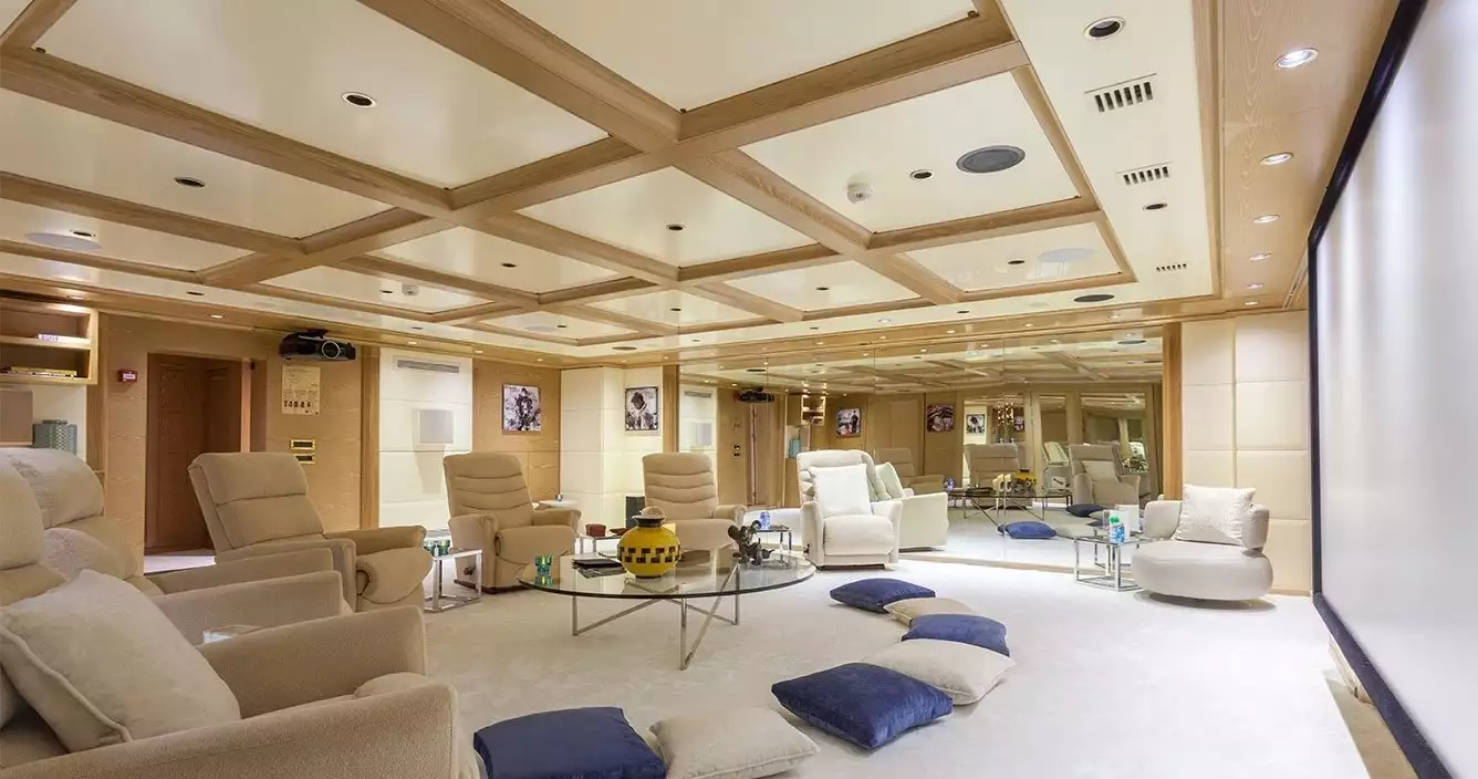 interno dell'yacht EMIR