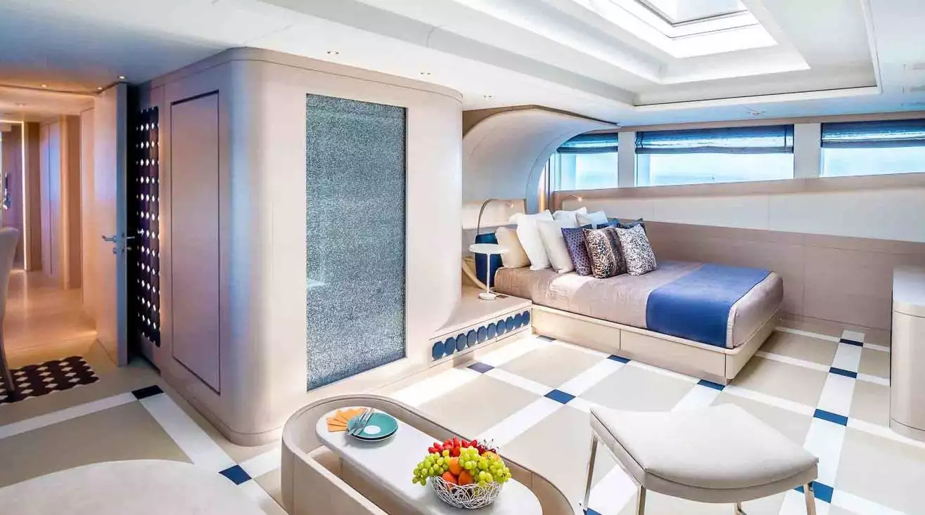 yacht QUEEN ALLA interior