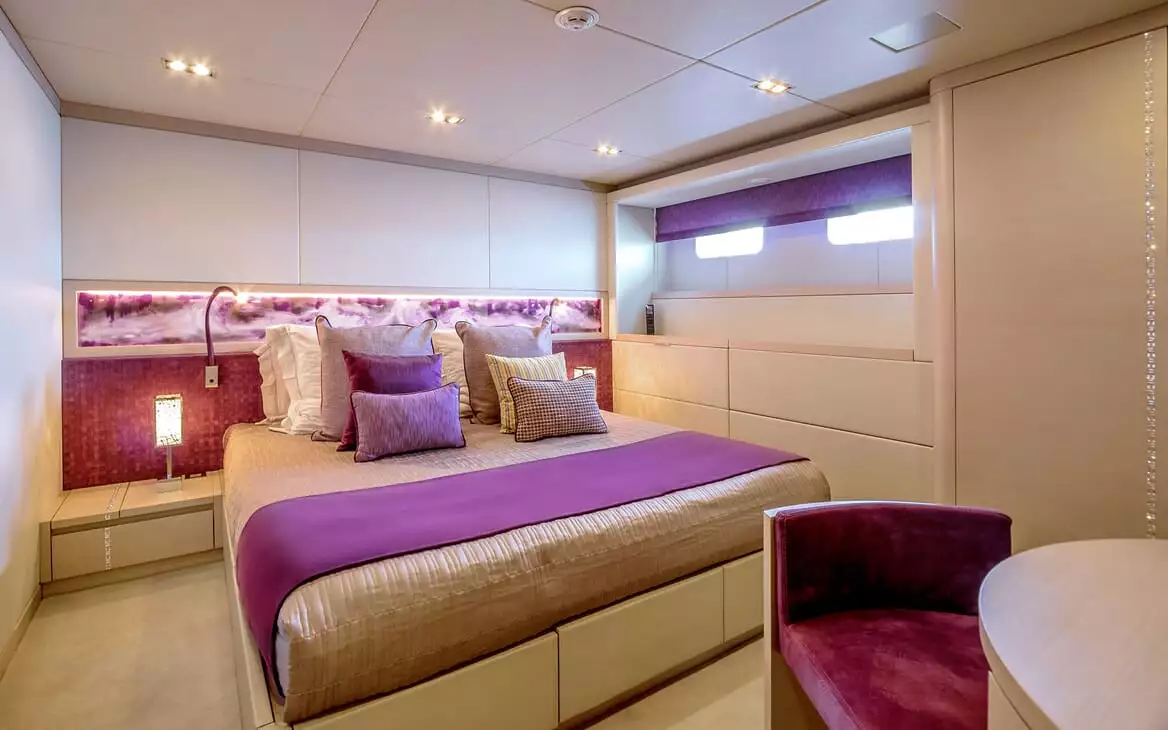 yacht QUEEN ALLA interior