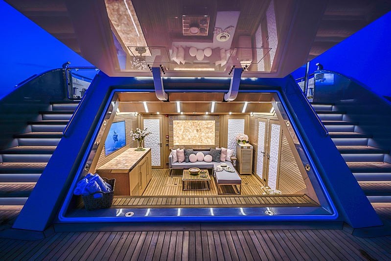 yacht SNOW 5 interior