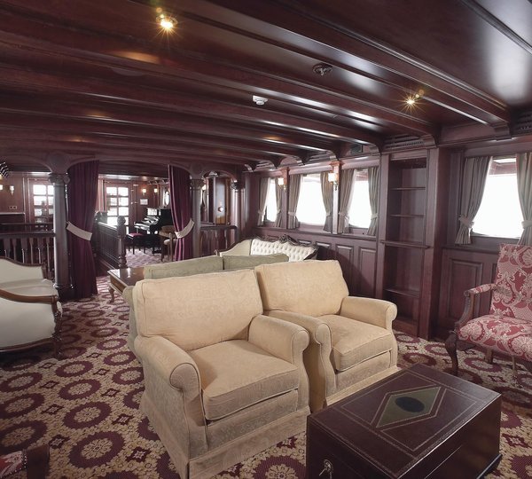 interior del yate SS Delphine