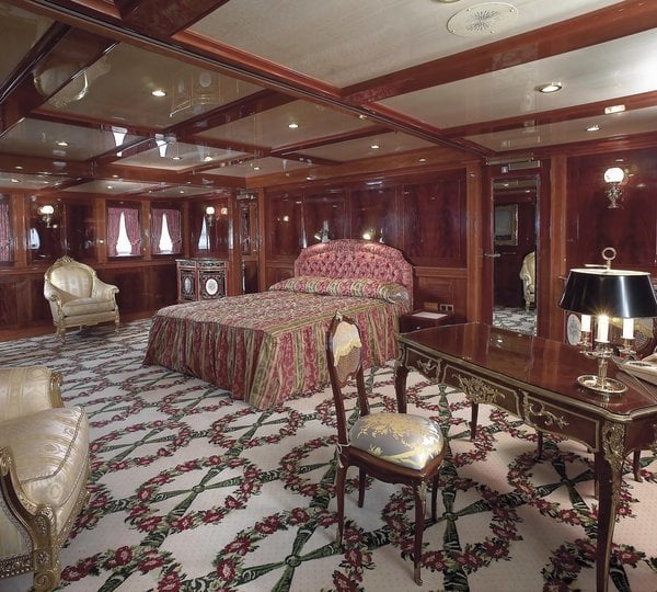 interior del yate SS Delphine