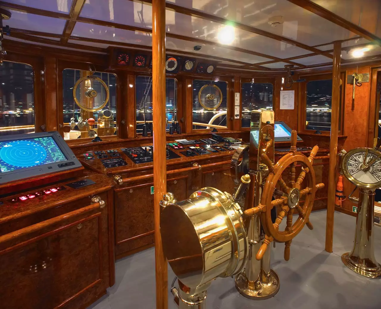 interior del yate SS Delphine