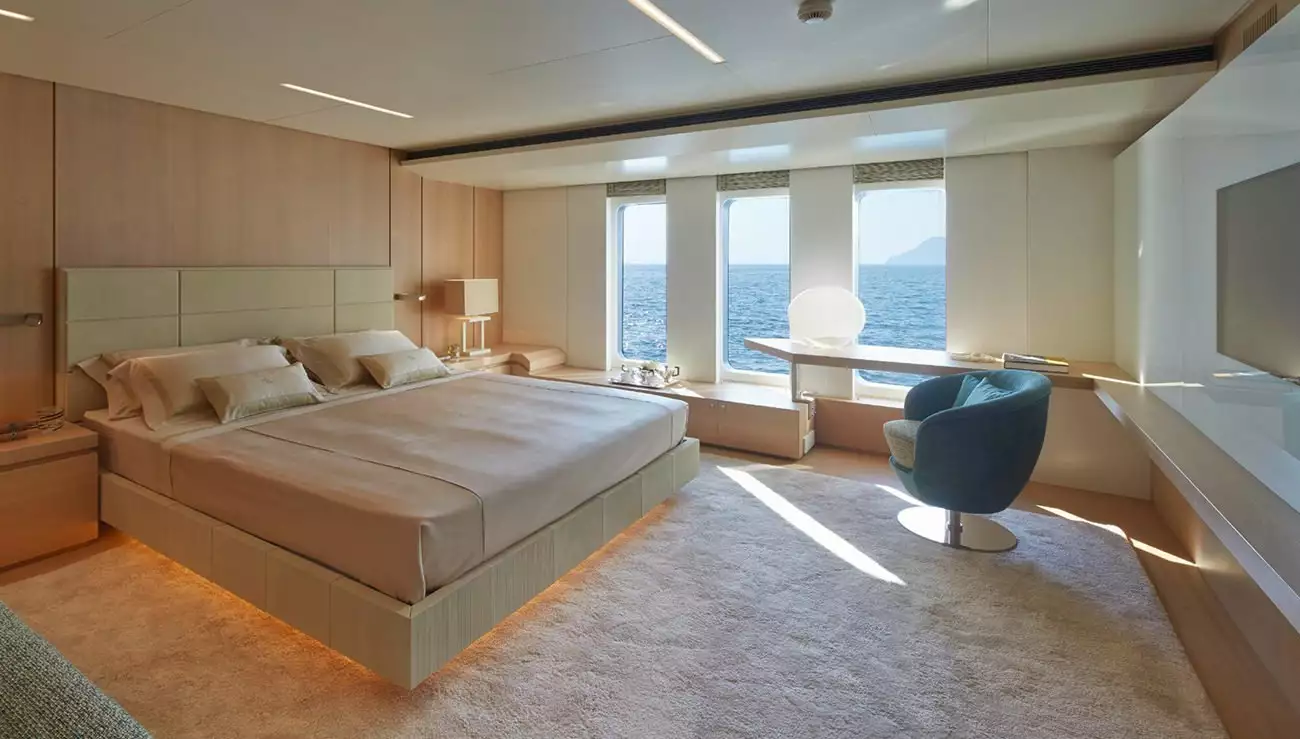interno dello yacht Stella Maris 