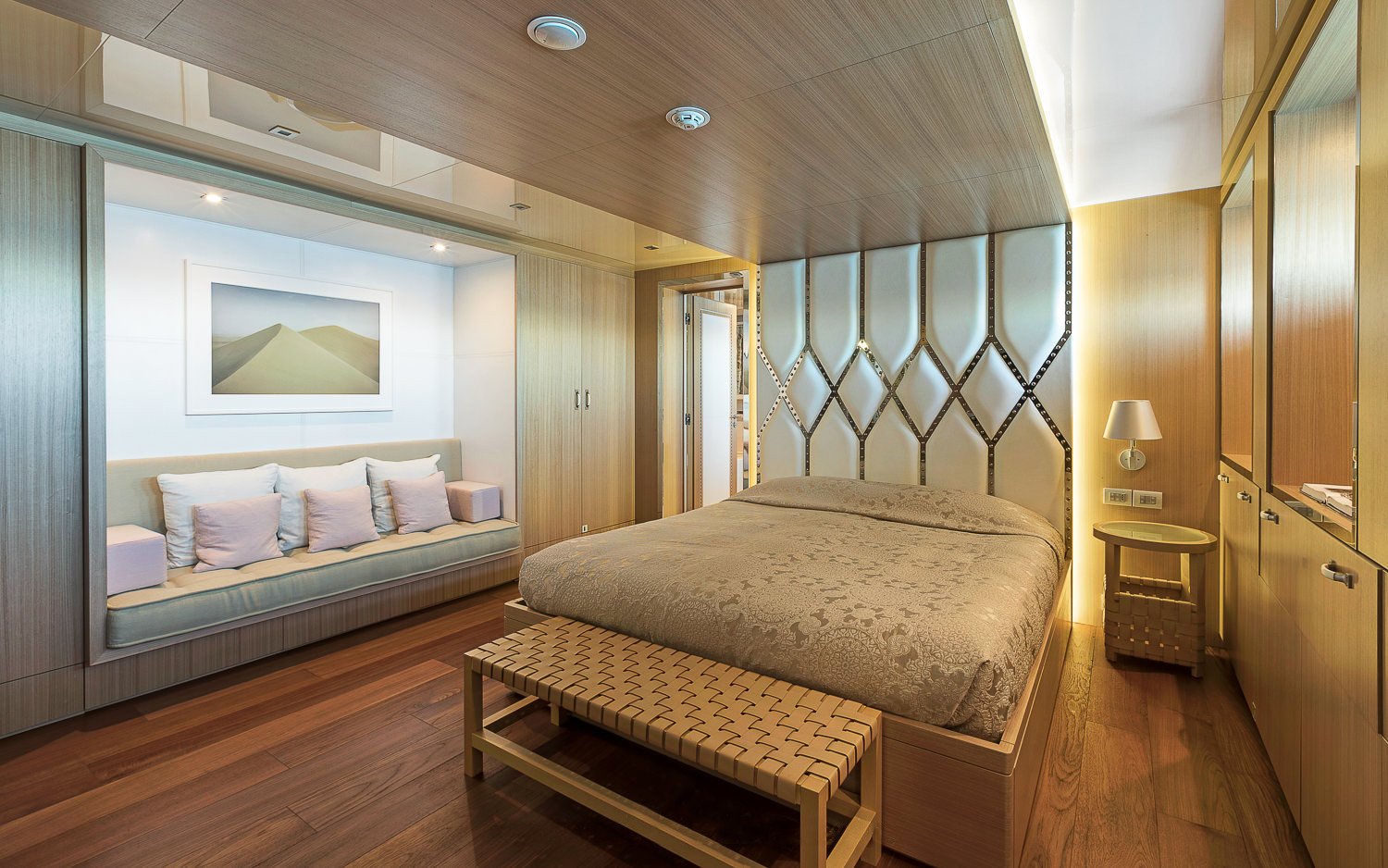 yacht Vicky interior