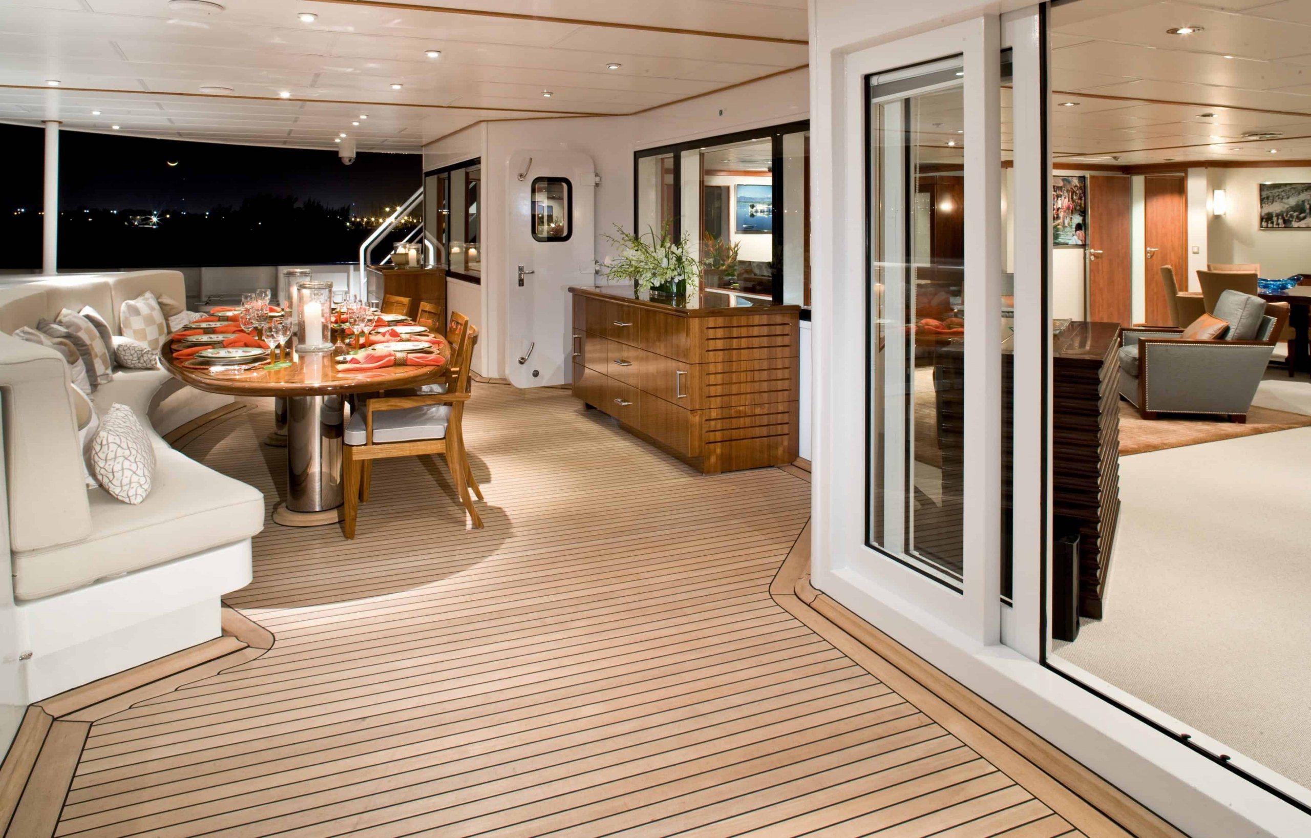 Interno dell'yacht NURJA di Abeking Rasmussen