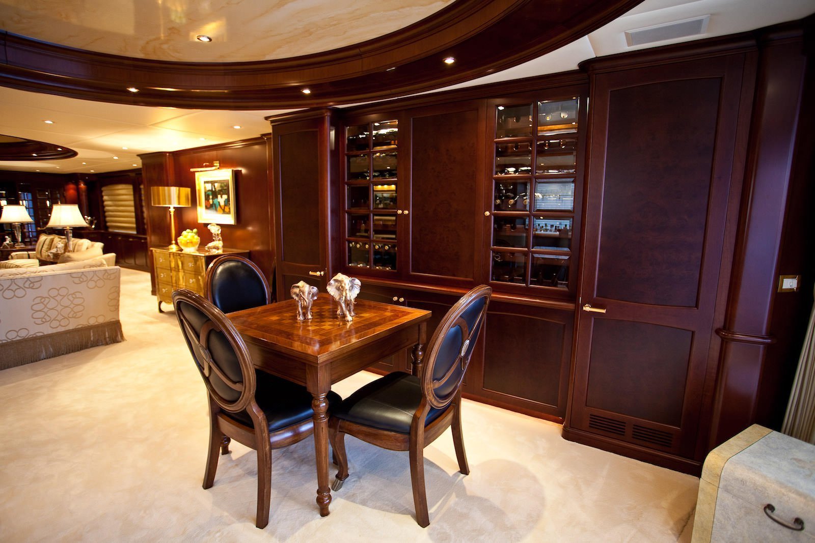 Interno dell'yacht NURJA di Abeking Rasmussen