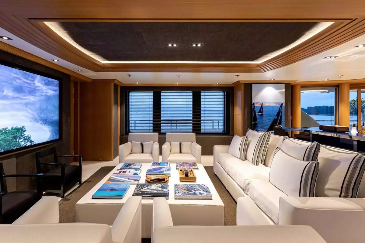 Intérieur du yacht Amels DEJA TOO