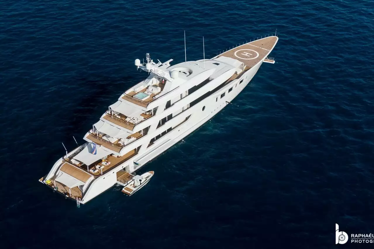 BLISS Yacht • Feadship • 2021 • Propriétaire Evan Spiegel