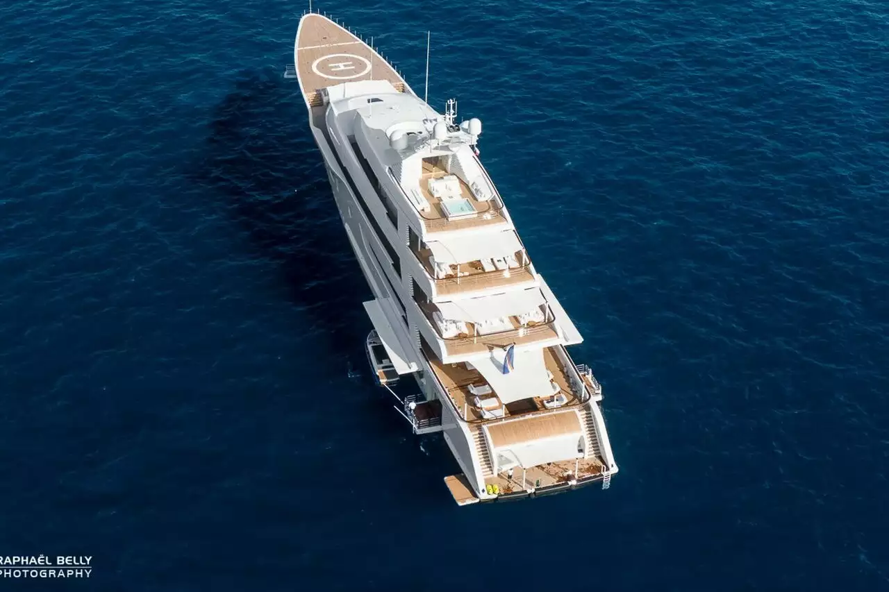 BLISS Yacht • Feadship • 2021 • Propriétaire Evan Spiegel