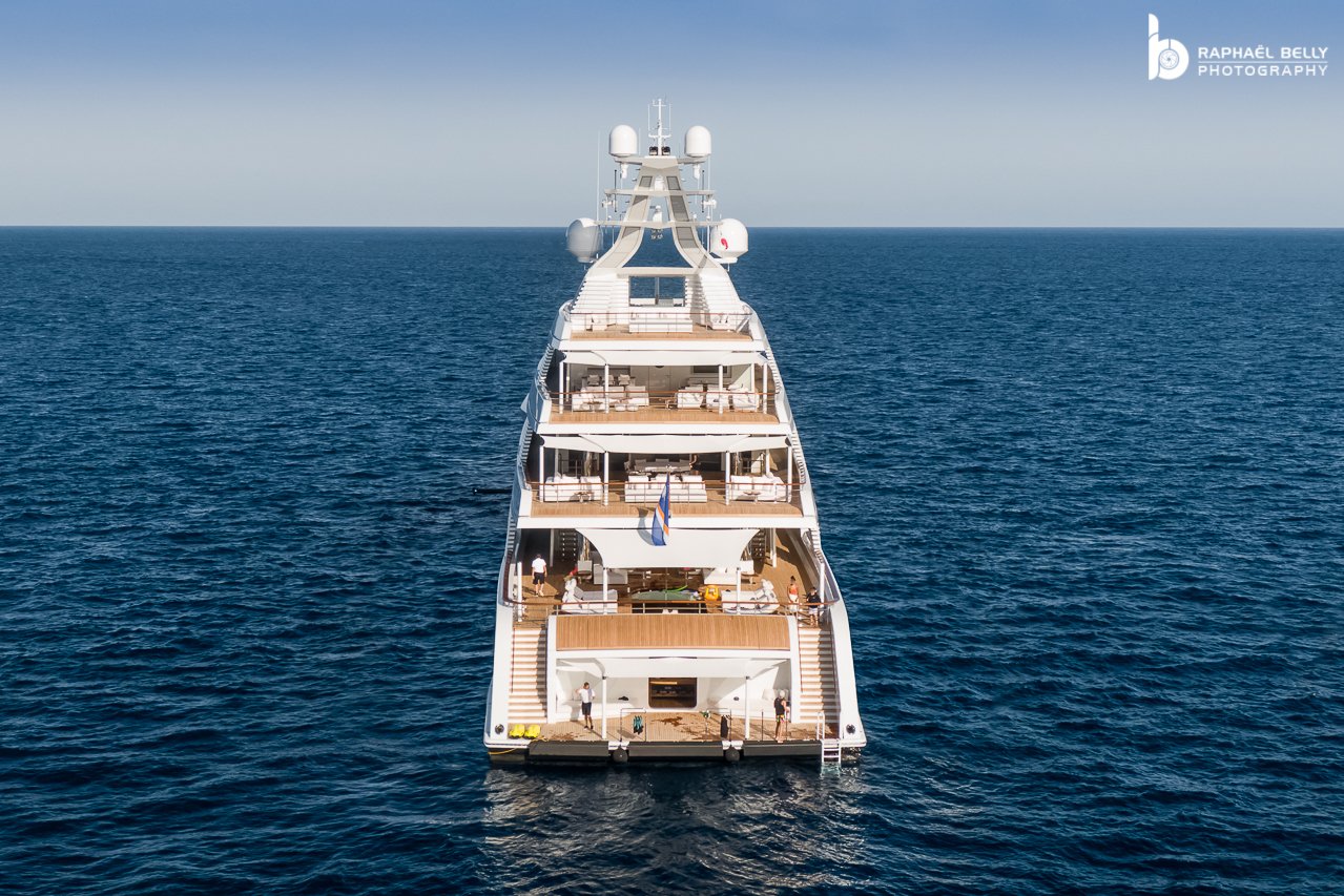 BLISS Yacht • Feadship • 2021 • Propriétaire Evan Spiegel