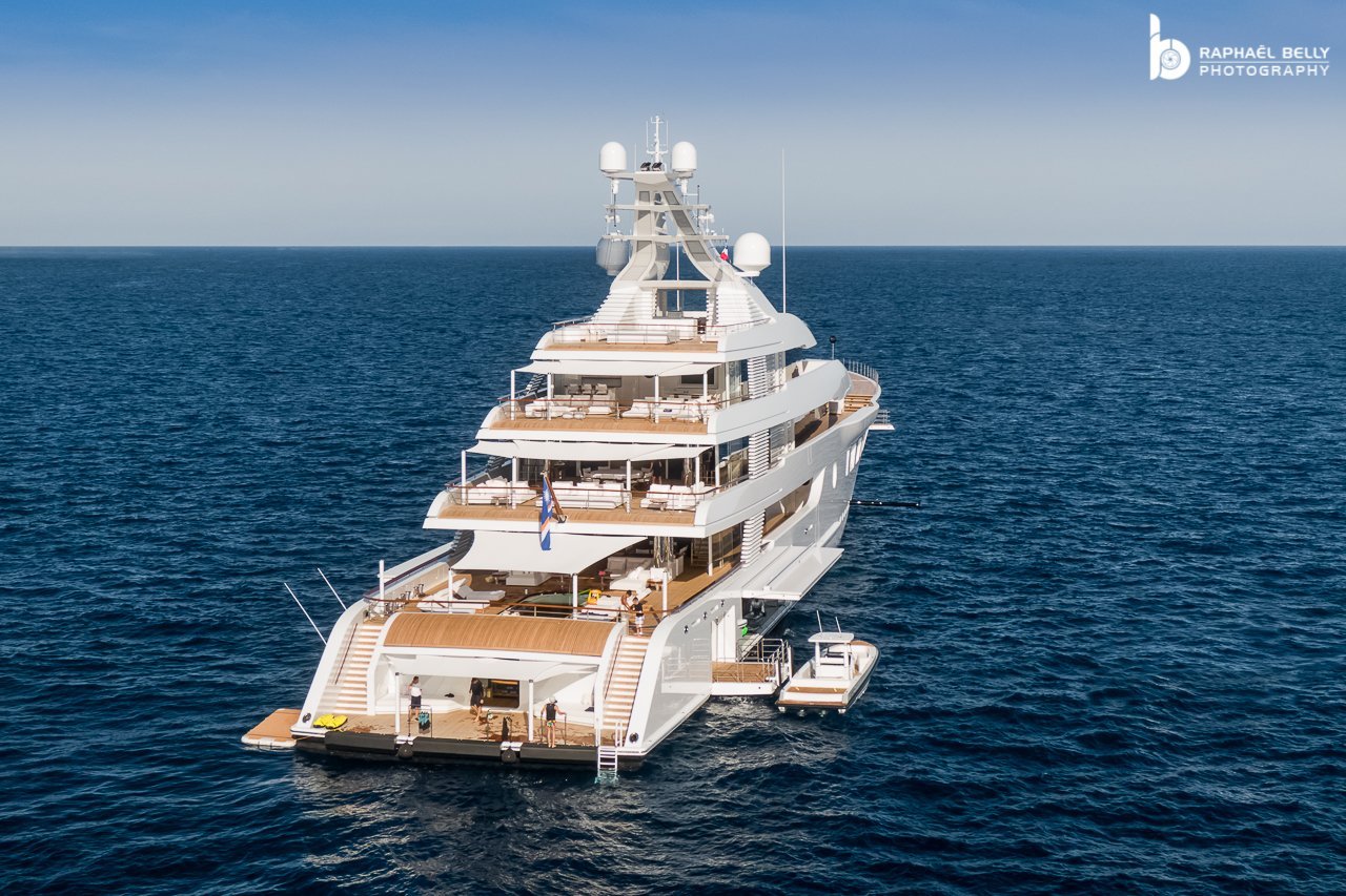 BLISS Yacht • Feadship • 2021 • Propriétaire Evan Spiegel