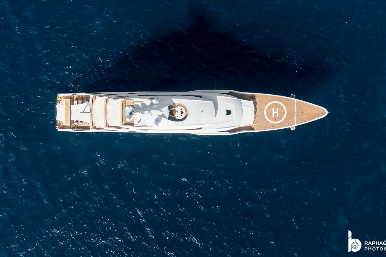 BLISS Yacht • Feadship • 2021 • Propriétaire Evan Spiegel