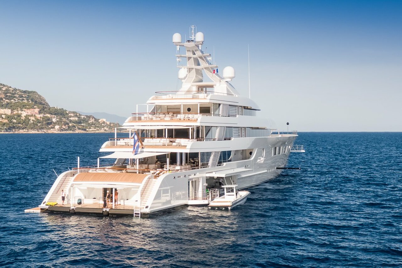 Yate BLISS • Feadship • 2021 • Propietario Evan Spiegel