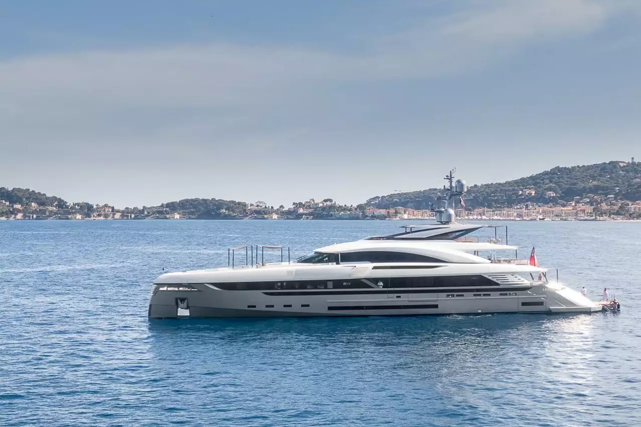 Yacht EIV • Rossi Navi • 2020 • propriétaire