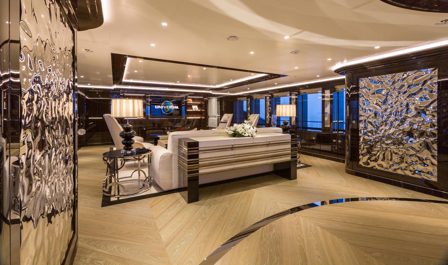 ISA Interior del yate OKTO