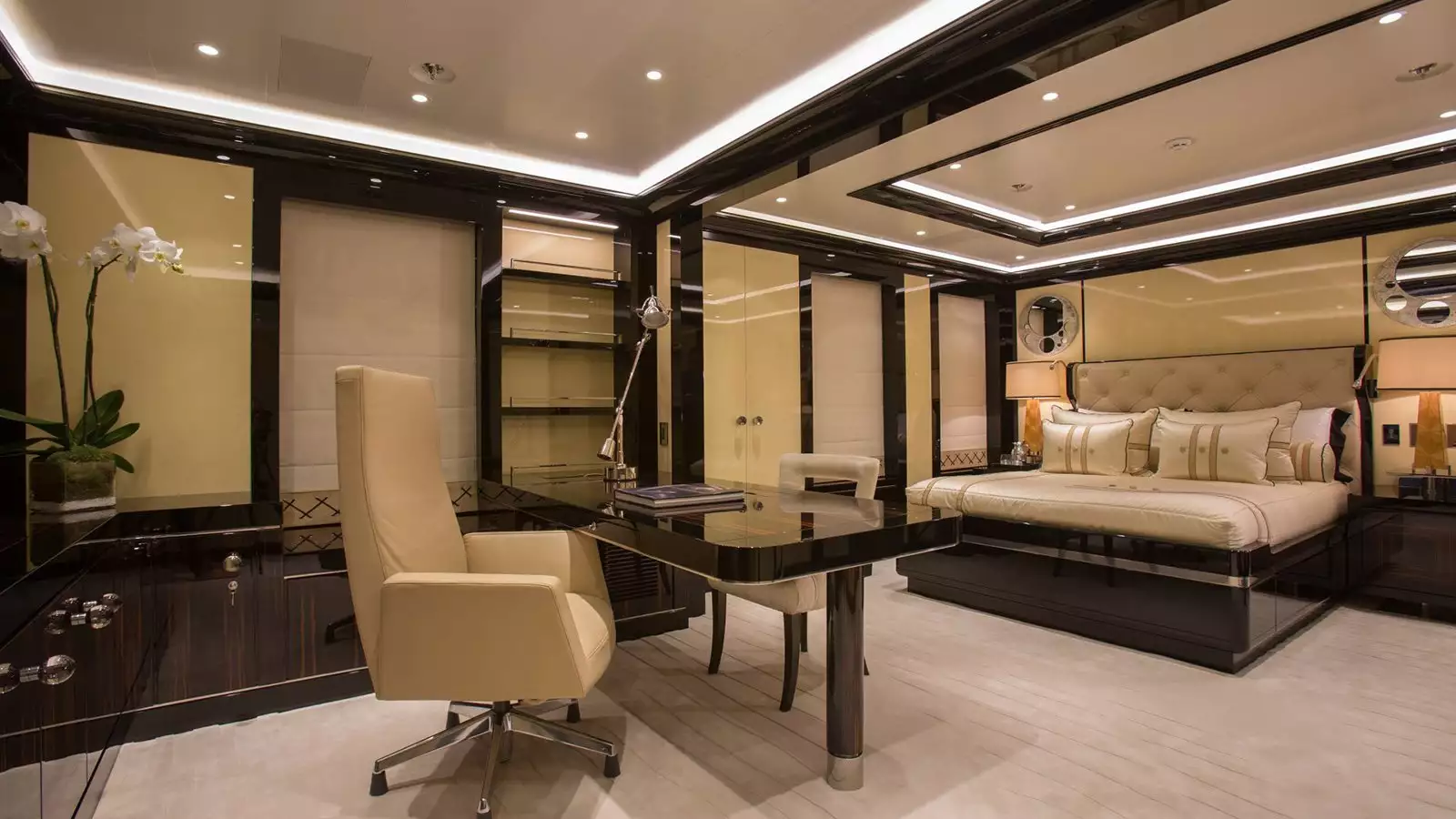 ISA Interior del yate OKTO