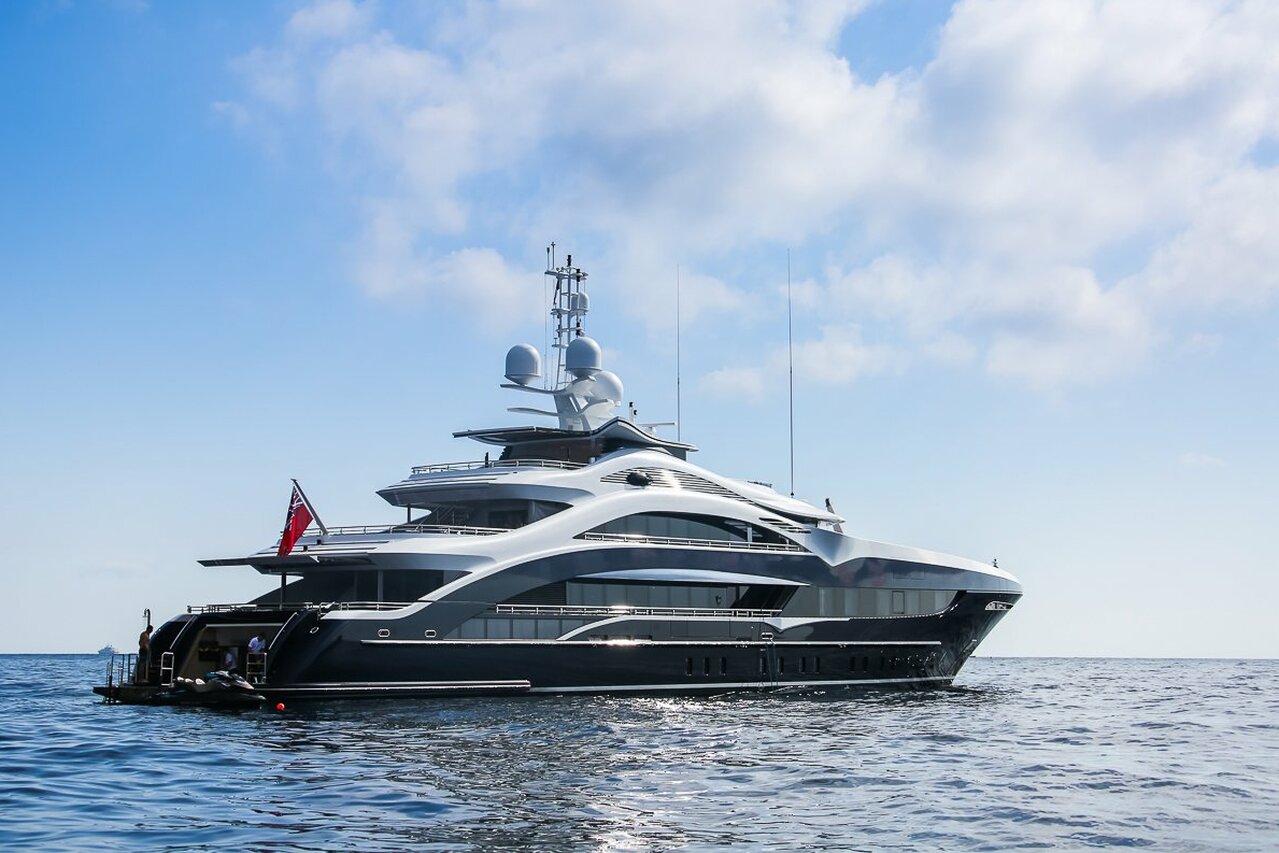 JULIA Yacht (SAIRU سابقًا) • Heesen • 2015 • المالك