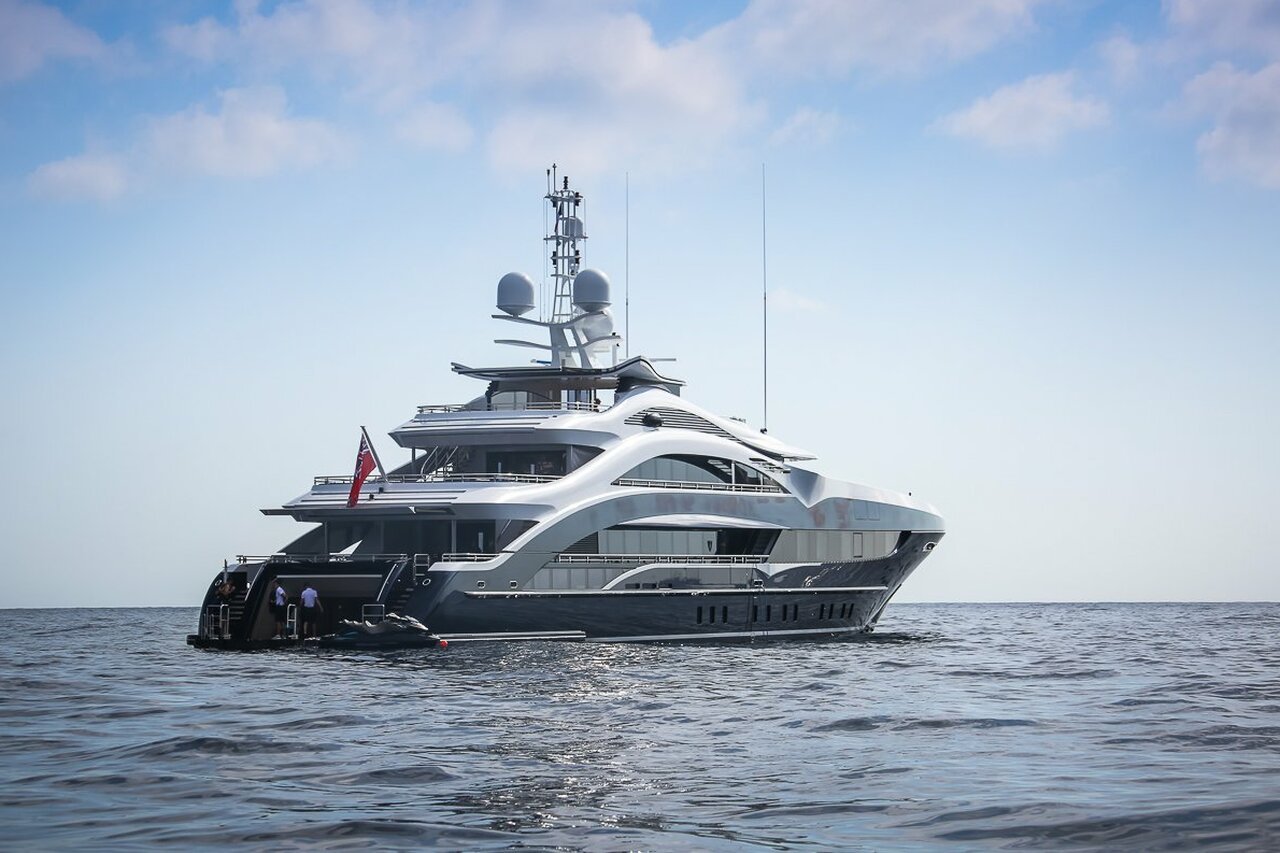 JULIA Yacht (eski SAIRU) • Heesen • 2015 • Sahibi