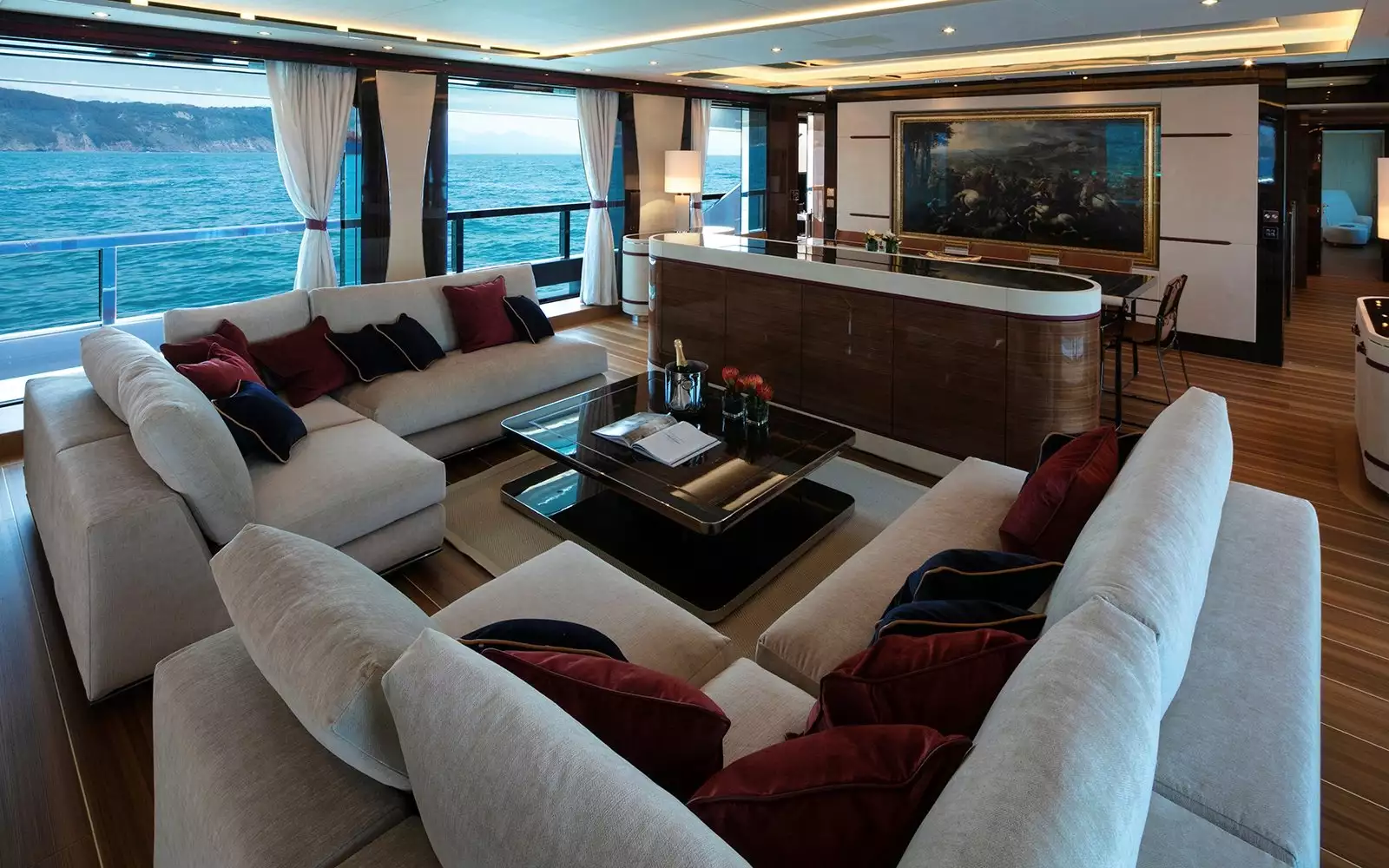 Interior del yate Mangusta GranSport 54 Siniar