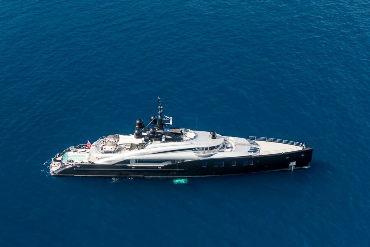 Yate OKTO - ISA Yachts - 2014 - propietario Theodore Angelopoulos
