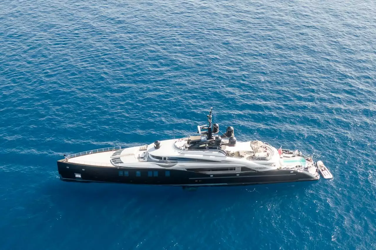 Iate OKTO • ISA Yachts • 2014 • proprietário Theodore Angelopoulos