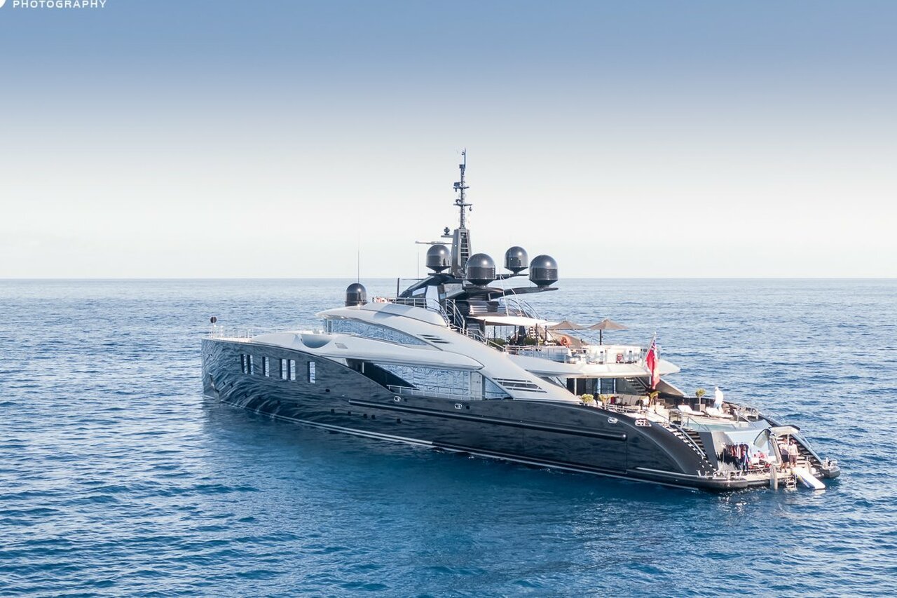 Yate OKTO - ISA Yachts - 2014 - propietario Theodore Angelopoulos