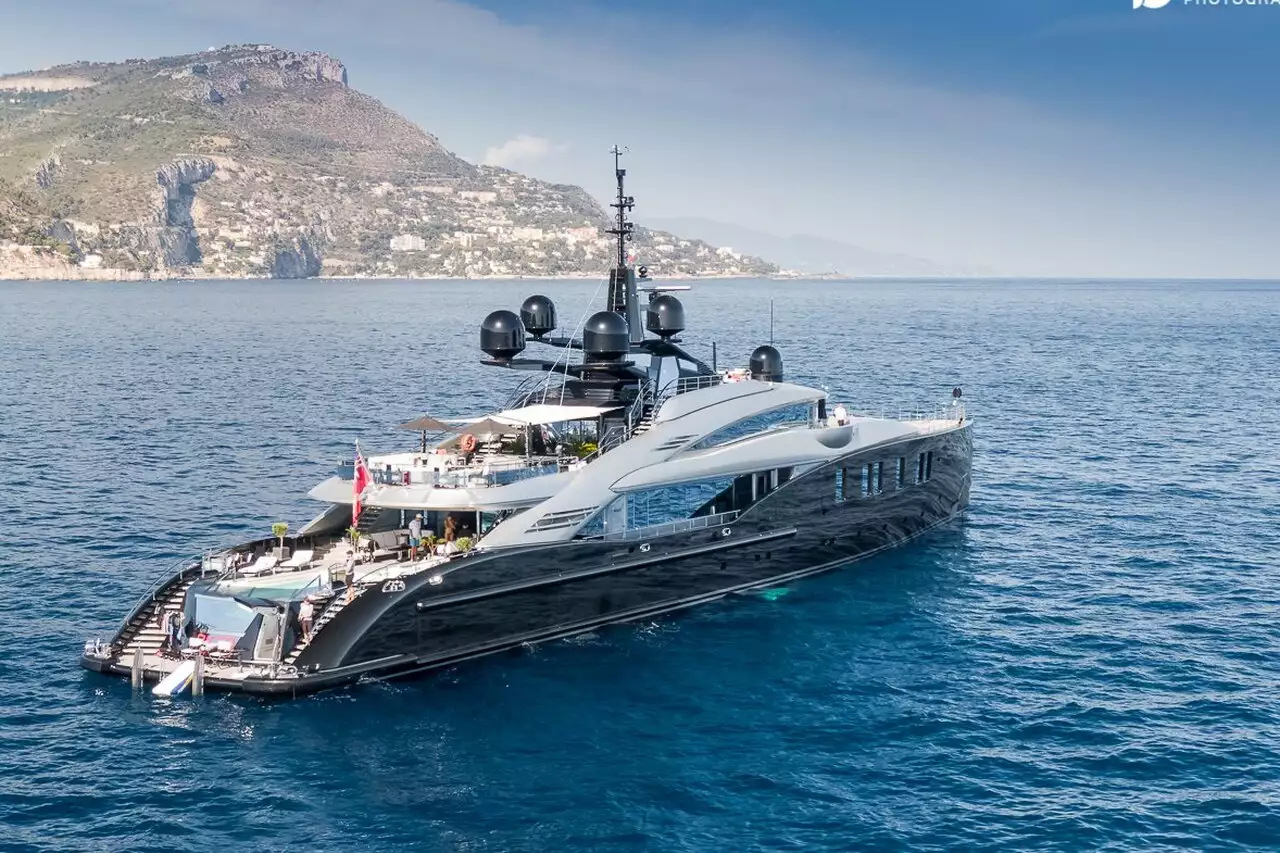 Iate OKTO • ISA Yachts • 2014 • proprietário Theodore Angelopoulos