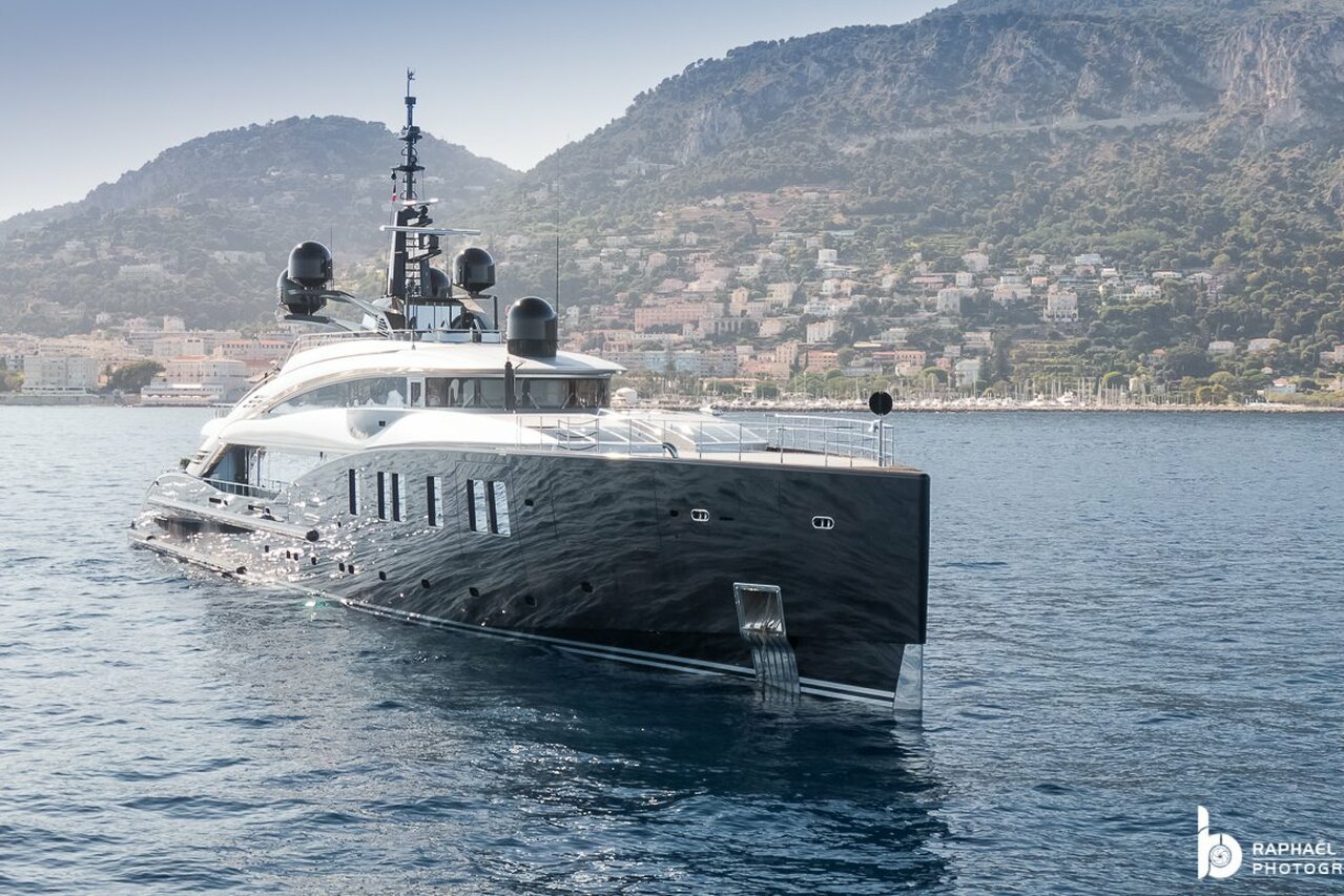 Yate OKTO - ISA Yachts - 2014 - propietario Theodore Angelopoulos