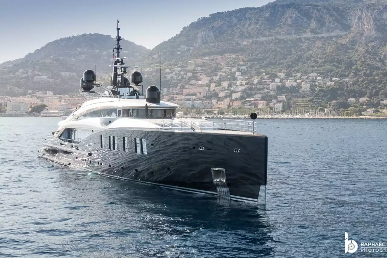 Iate OKTO • ISA Yachts • 2014 • proprietário Theodore Angelopoulos