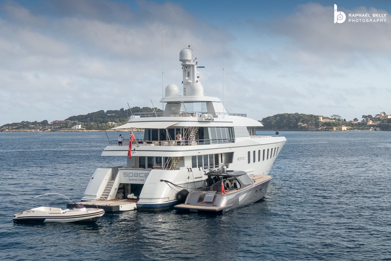 SPACE-Yacht • Feadship • 2007 • Eigentümer Laurence Graff