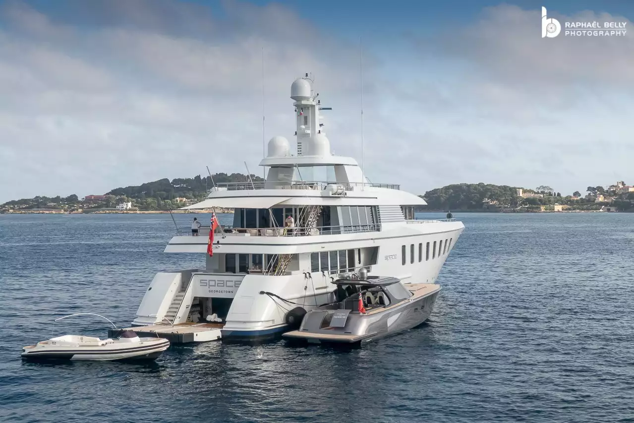 SPACE yacht • Feadship • 2007 • proprietario Laurence Graff