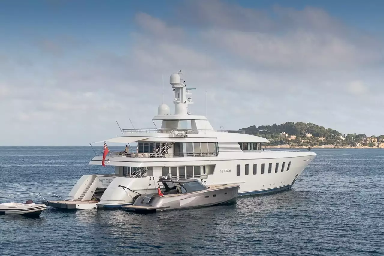 SPACE yacht • Feadship • 2007 • propriétaire Laurence Graff