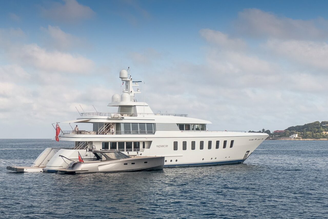 SPACE-Yacht • Feadship • 2007 • Eigentümer Laurence Graff