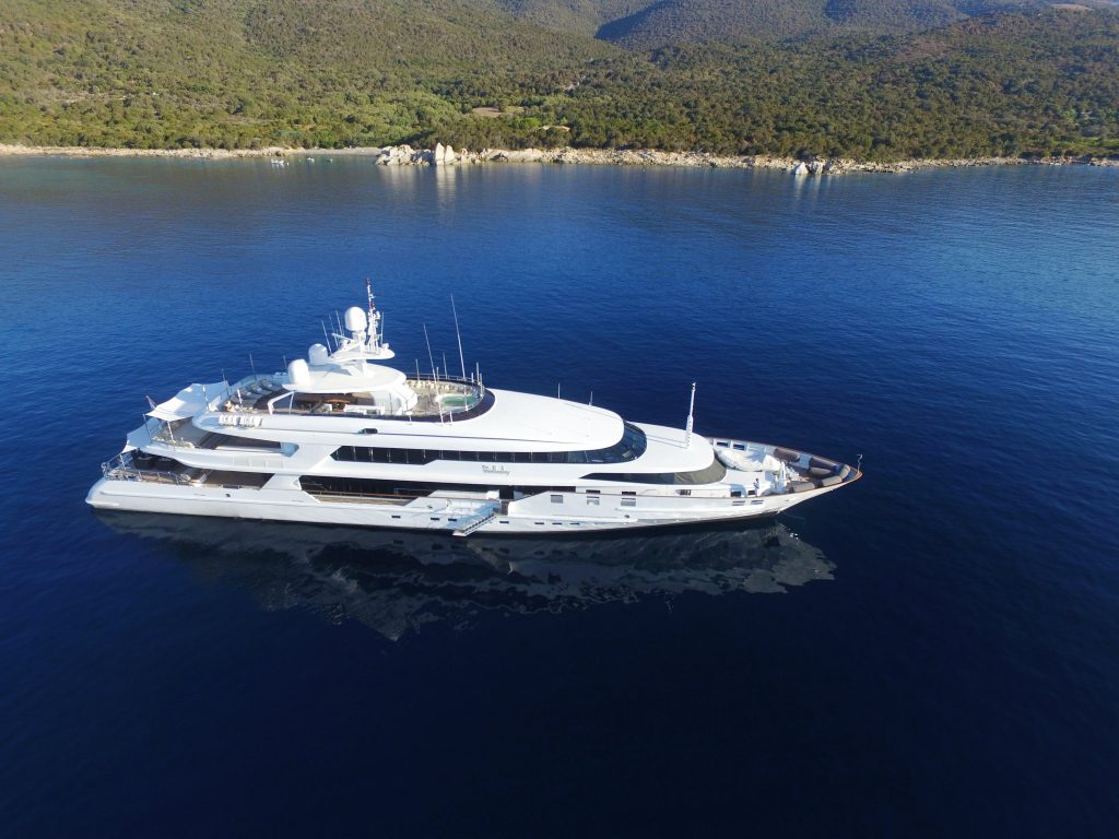 LE YACHT WELLESLEY • Oceanco • 1993 • Propriétaire Khalid Affara