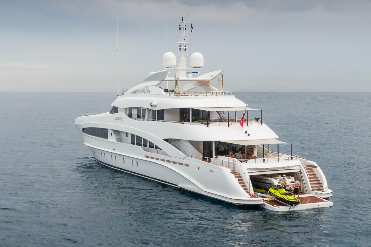 يخت أبيض • Heesen • 2018 • المالك 