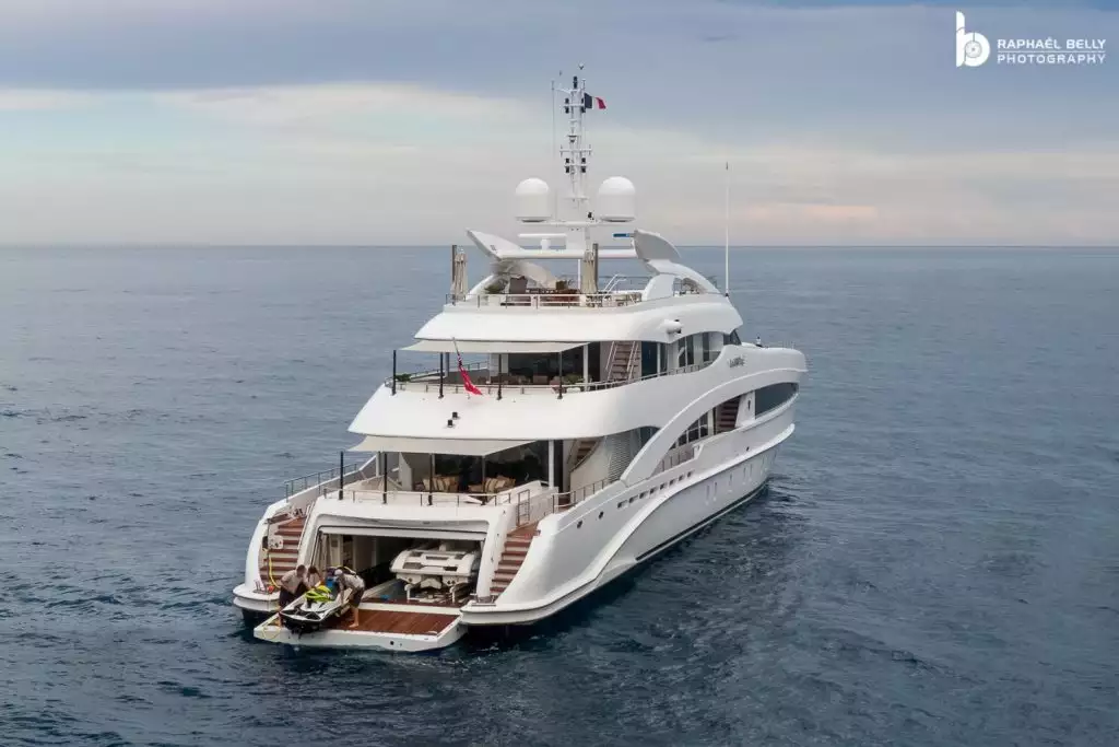 يخت أبيض • Heesen • 2018 • المالك