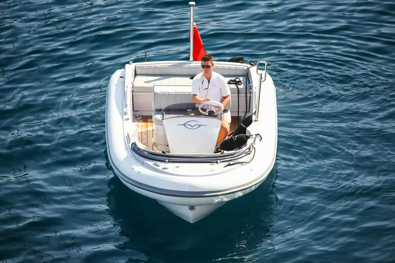tender to Galvas yacht 
