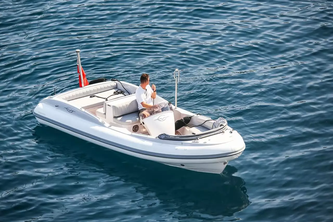 tender to Galvas yacht 