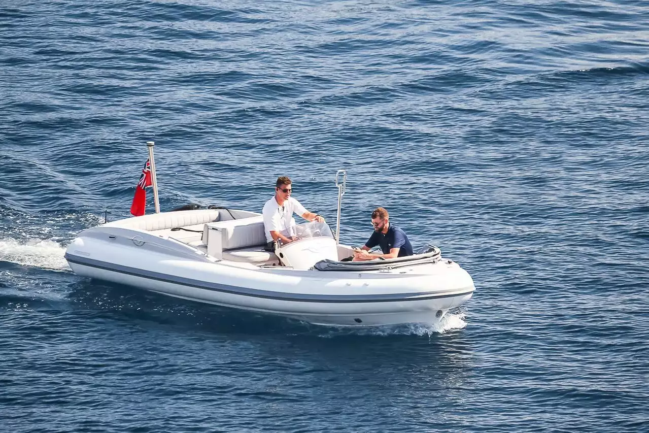 tender to Galvas yacht 