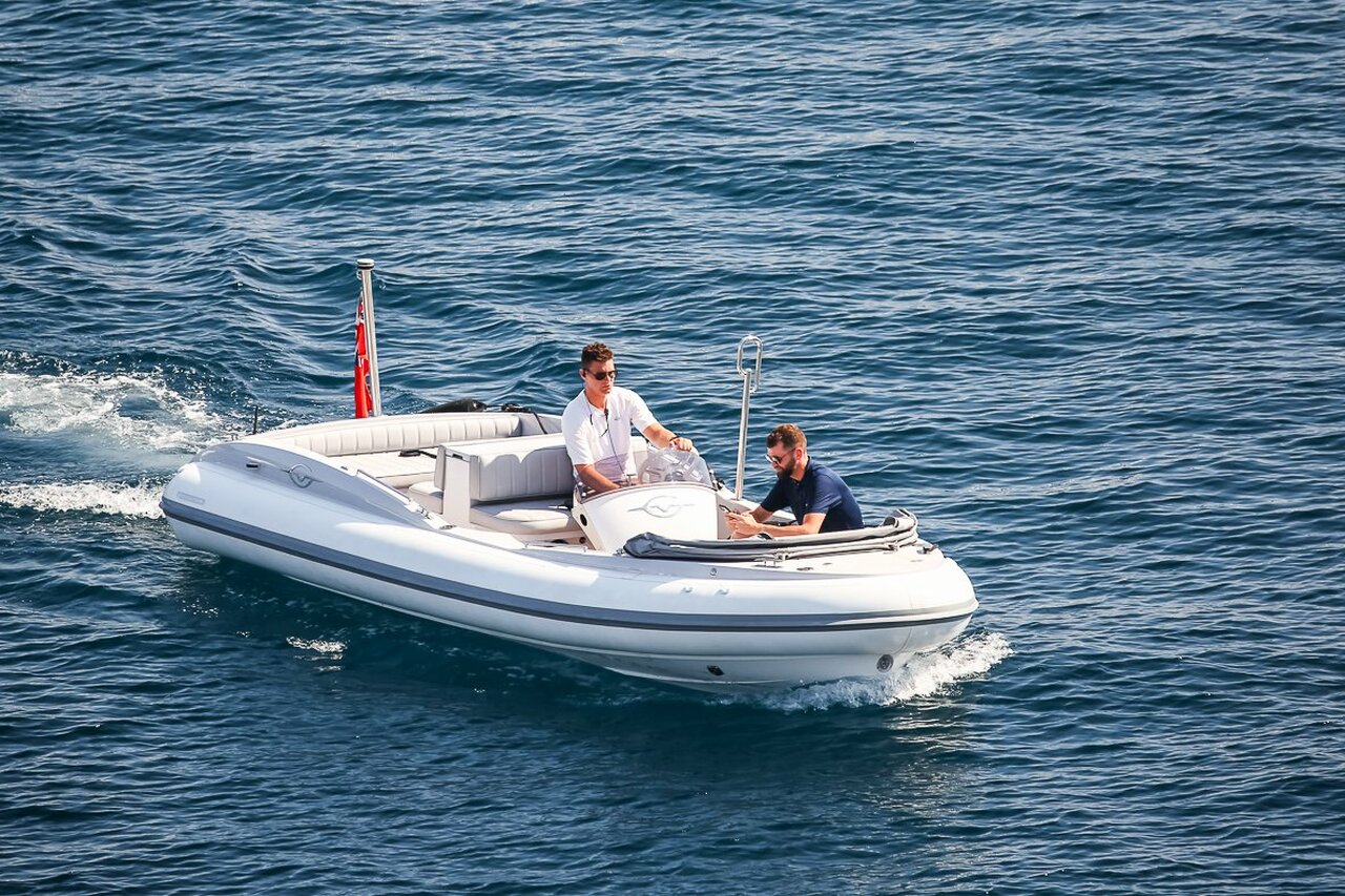 tender to Galvas yacht 