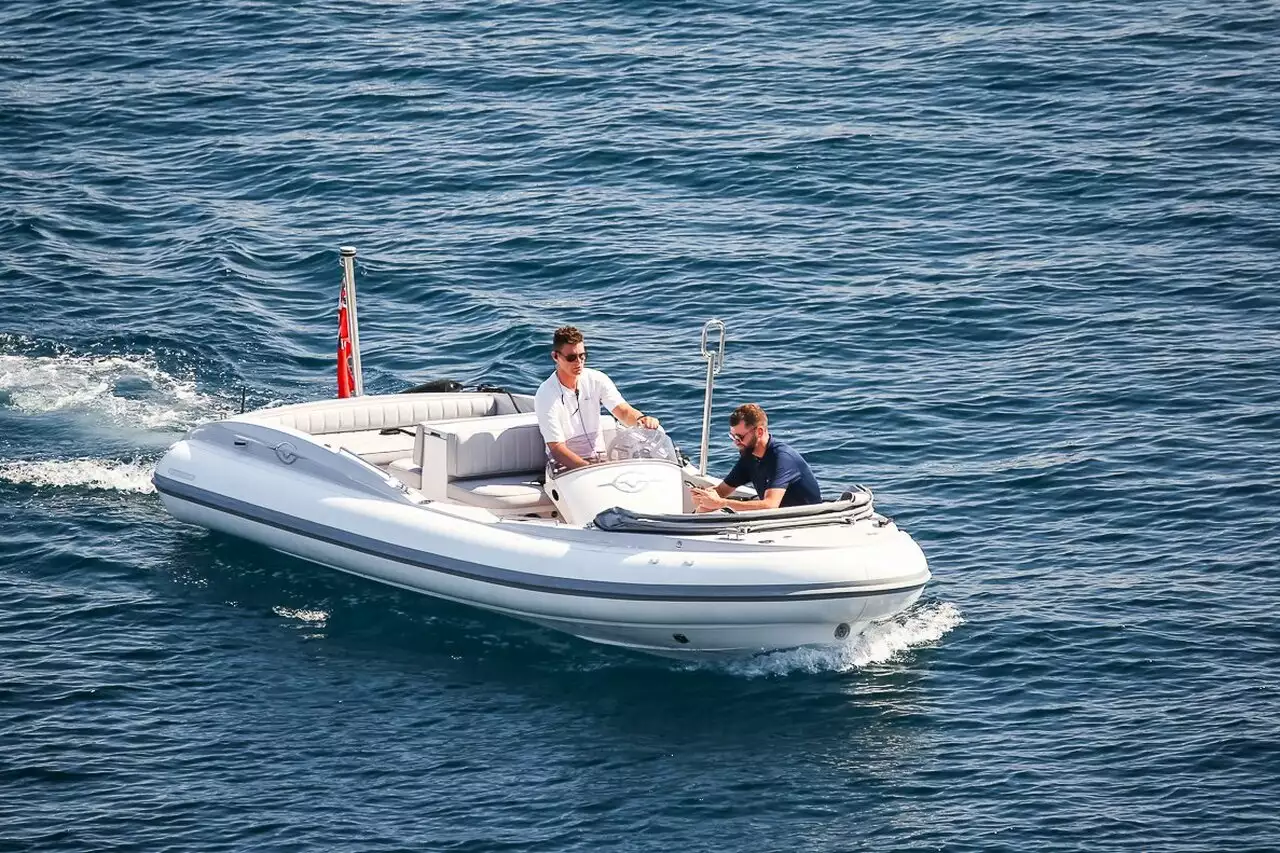 tender to Galvas yacht 